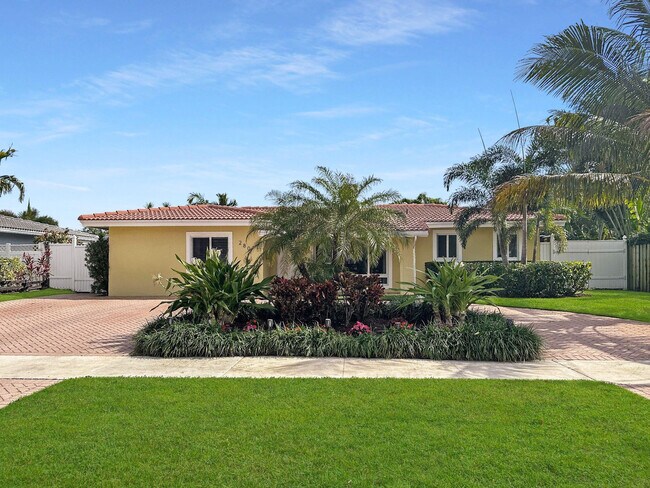 Building Photo - 280 SE 3rd Ave