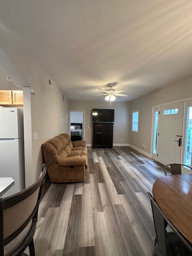 Primary Photo - Adorable One bed/One bath furnished house!