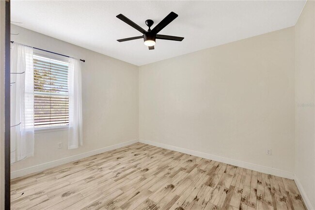 Building Photo - 6518 Park Strand Dr