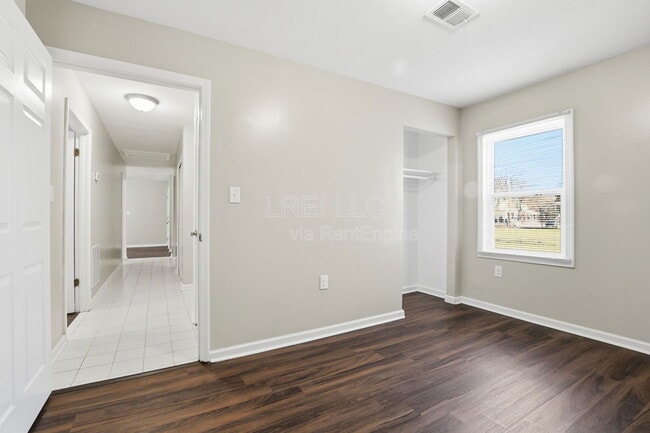 Building Photo - 2338 W Madison St