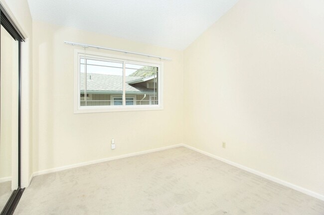 Building Photo - 1298 Lunalilo Home Rd