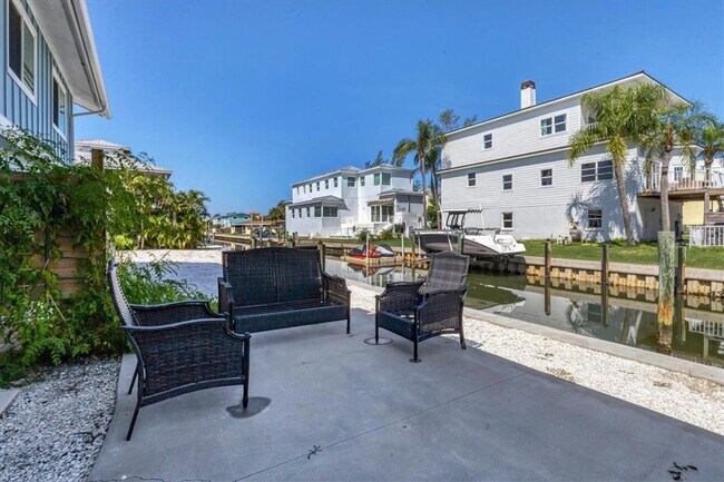 Building Photo - 825 Tarawitt Dr