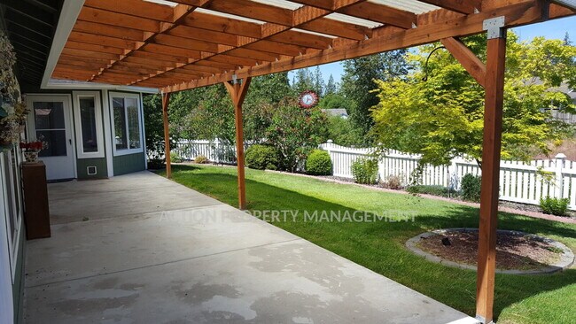 Building Photo - 2+ bed, 2 bath home in Sun Meadows, Sequim