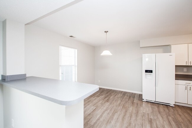 Building Photo - 2 Bedroom 2.5 Bathrooms in South Chesapeake