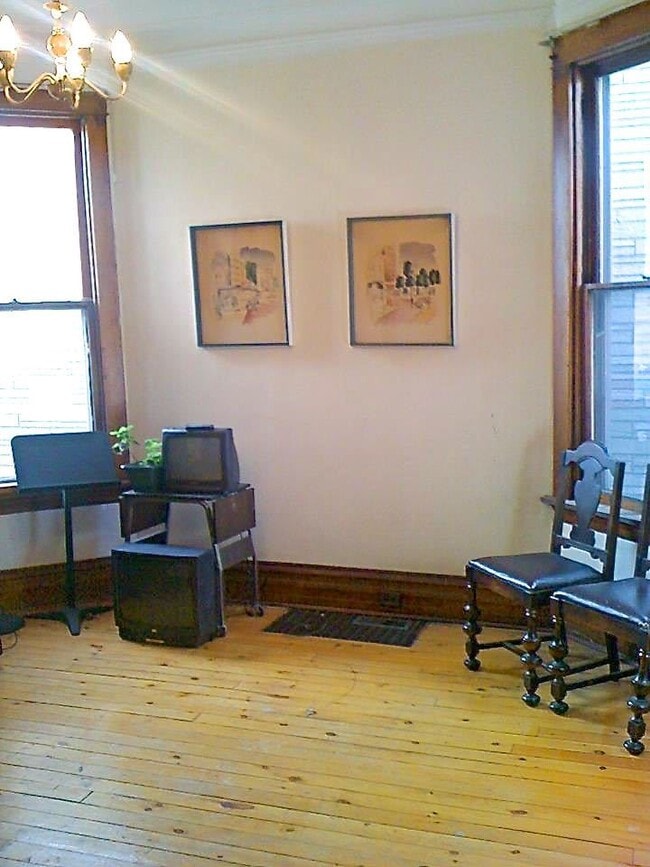 Building Photo - 3827 N Albany Ave