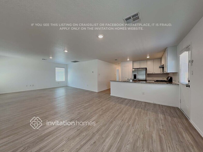 Building Photo - 10511 McClintock Dr