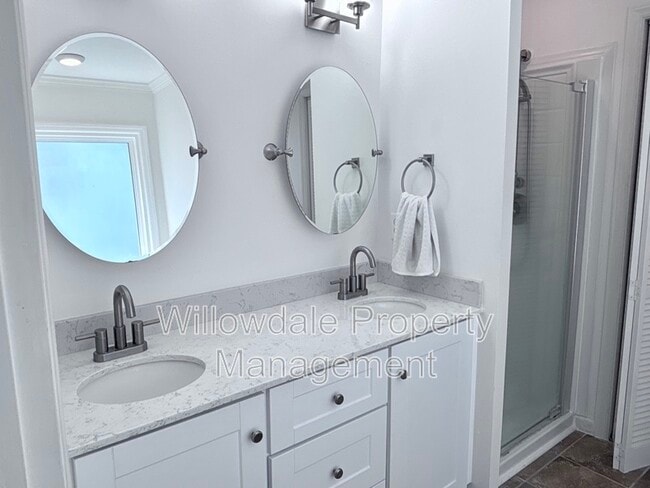 Building Photo - 305 Silvercliff Trail