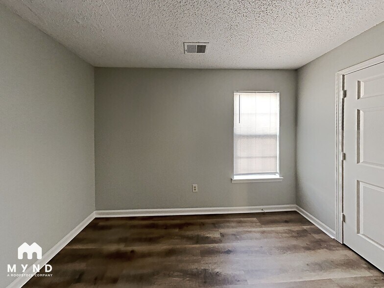 Building Photo - 724 Stuckert Dr