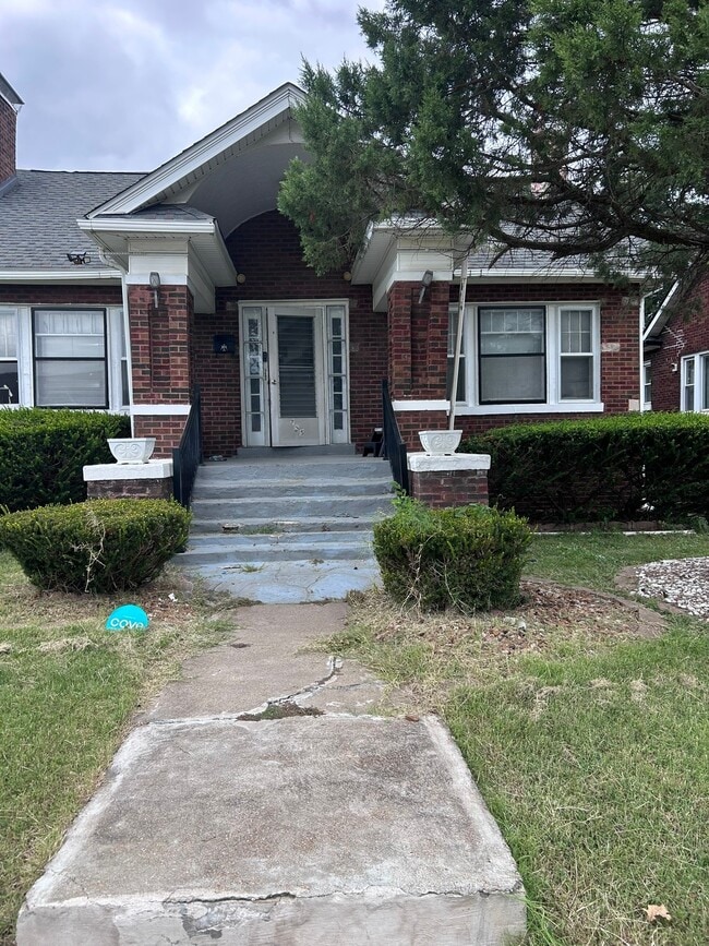 Building Photo - 725 N 39th St