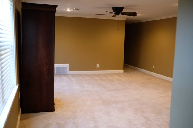 Building Photo - 3208 MS-309