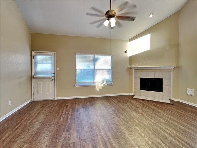 Building Photo - 3906 E Lindbergh Ct
