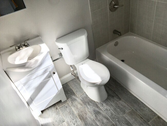 Building Photo - 1111 Gleneagle Rd