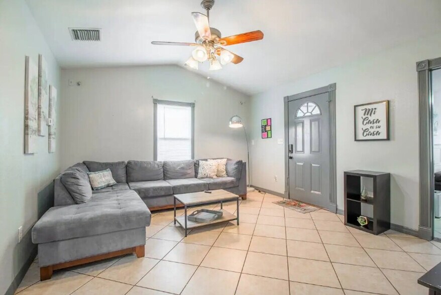 Primary Photo - 5379 E Kaley St