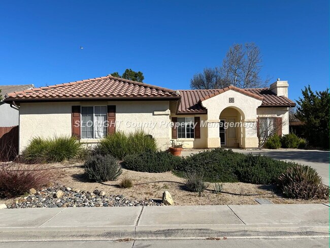 Building Photo - AVAILABLE NOW - Beautiful 4Bed, 2Bath Paso Robles Home