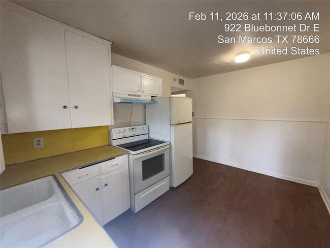 Building Photo - 920-922-922 Bluebonnet Dr E