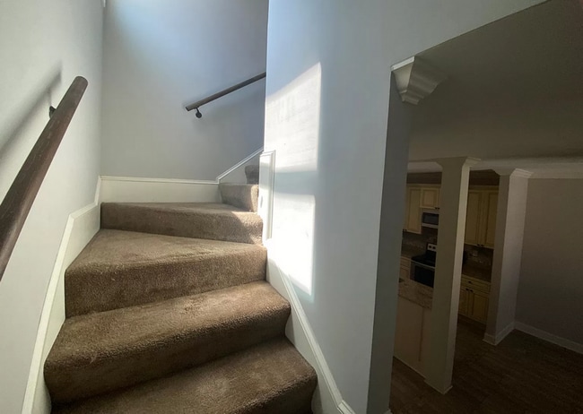 Building Photo - 3 Bedroom/2.5 Bath