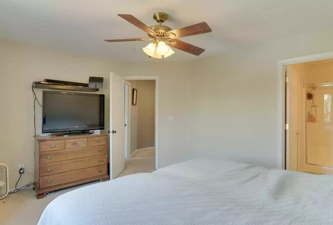 Building Photo - Lovely 3 bedroom Home in Pioneer Place!