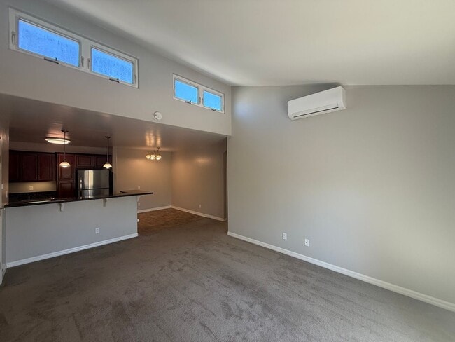 Primary Photo - Beautiful 4B/2BA Top Floor Corner Unit wit...