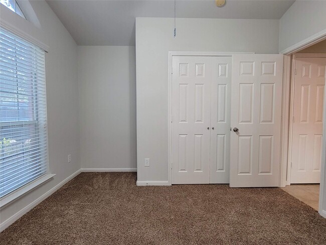 Building Photo - 2723 Wild Oak Park Dr