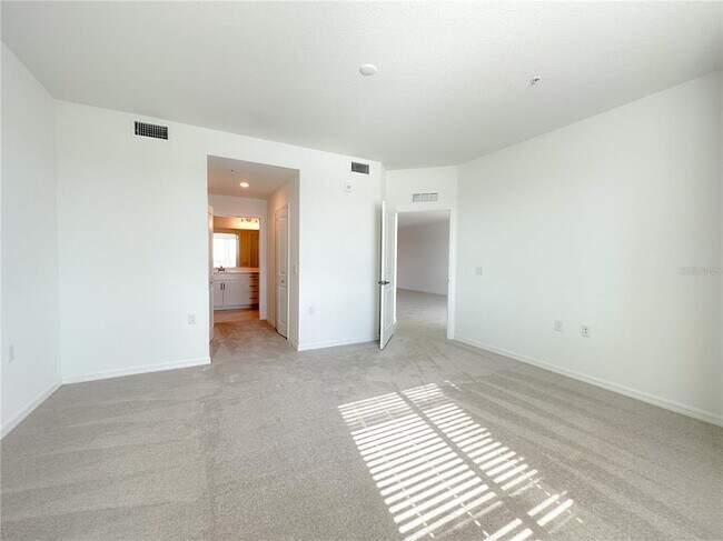 Building Photo - 14204 Heritage Landing Blvd