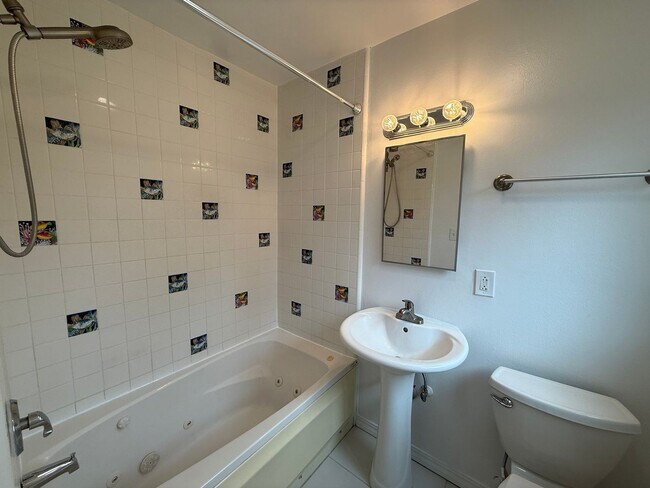 Building Photo - Charming Remodeled 3 Bedroom / 2 Bathroom ...