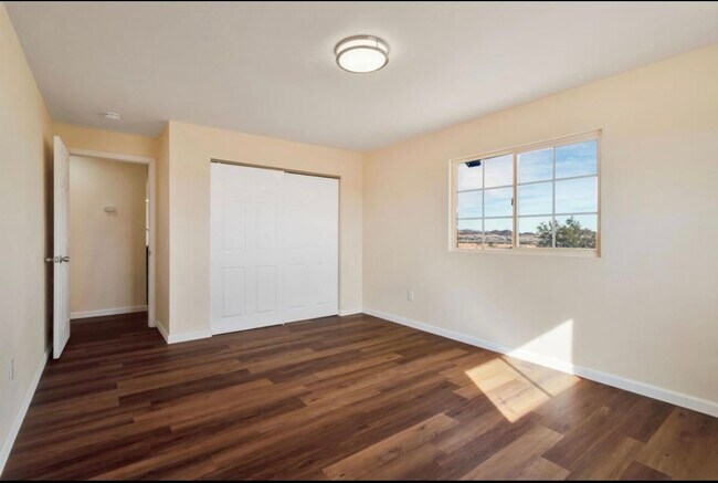 Building Photo - 1284 Mac Rae Rd