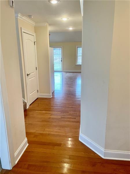 Building Photo - 112 Hidden Springs Dr