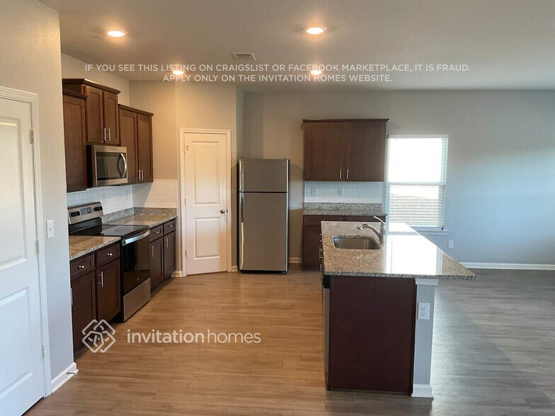 Building Photo - 649 Gleaner Wy