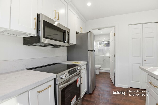 Building Photo - 648 Anita St