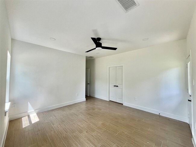 Building Photo - 5710 Delmack St