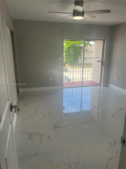 Building Photo - 5909 SW 36th Ct