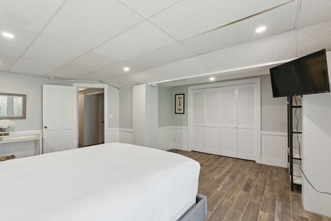 Building Photo - 572 Ocean Ave