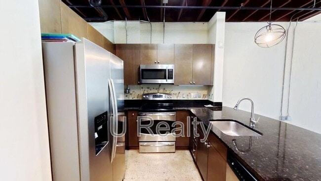 Building Photo - 800 Academy St