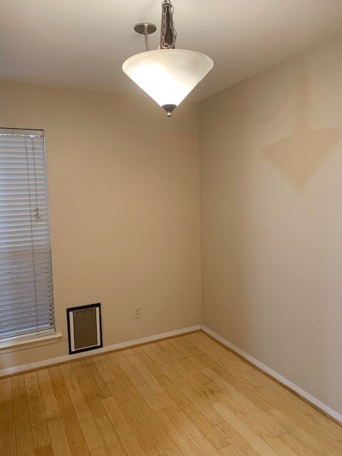 DIning Room- W Doggie door to Courtyard - 3949 Buena Vista St