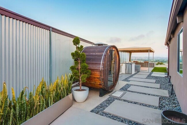 Building Photo - 4957 Pacifica Dr