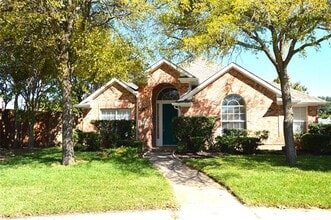 Building Photo - 307 Calstone Dr