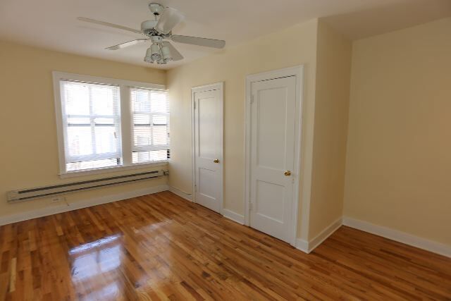 Building Photo - 544 W Wellington Ave