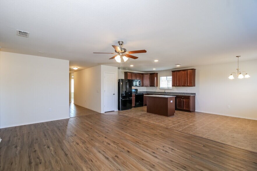 Building Photo - 1449 Vernon Dr