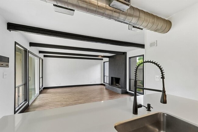 Building Photo - 100 Lido Cir