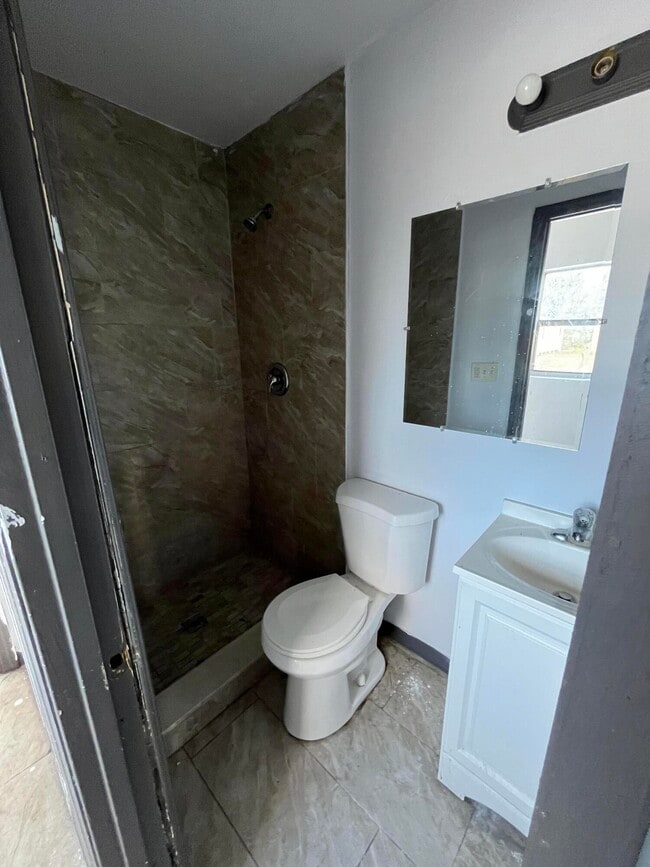 Building Photo - 1507 Ave I