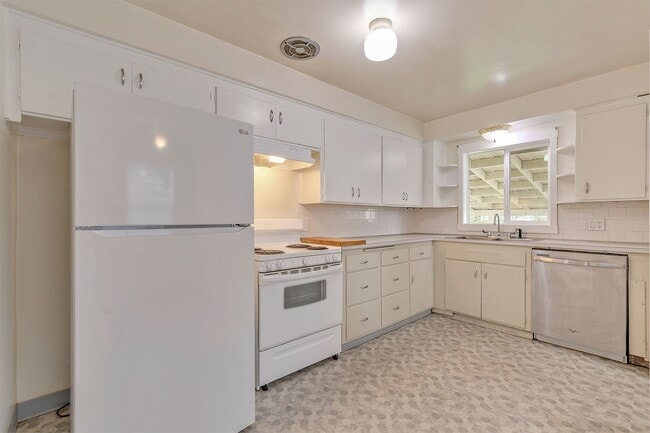 Building Photo - 2 bed 1 bath home in the heart of downtown Forest Grove