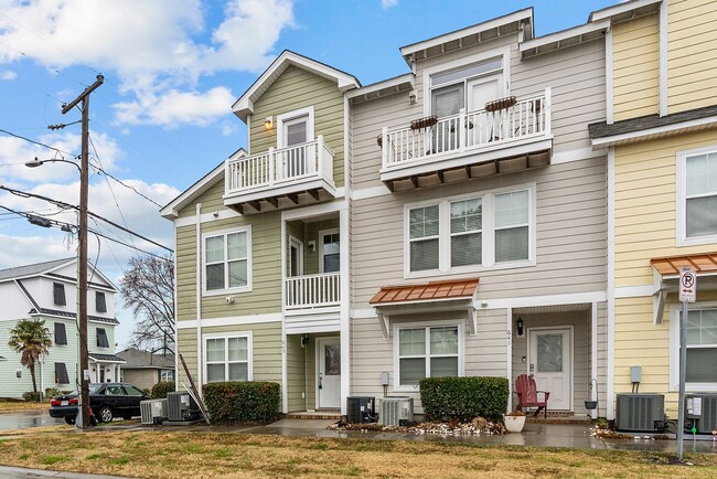 Building Photo - Stylish 3-Bedroom Condo in Virginia Beach.