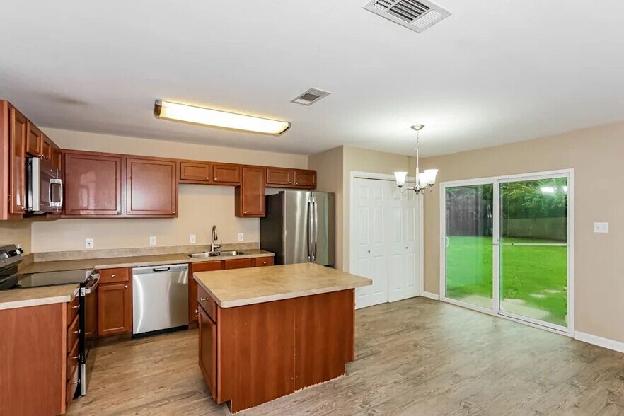 Building Photo - 2309 Tallowood Ct