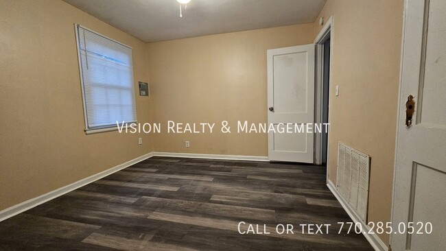 Building Photo - 1612 Lyndle Rd