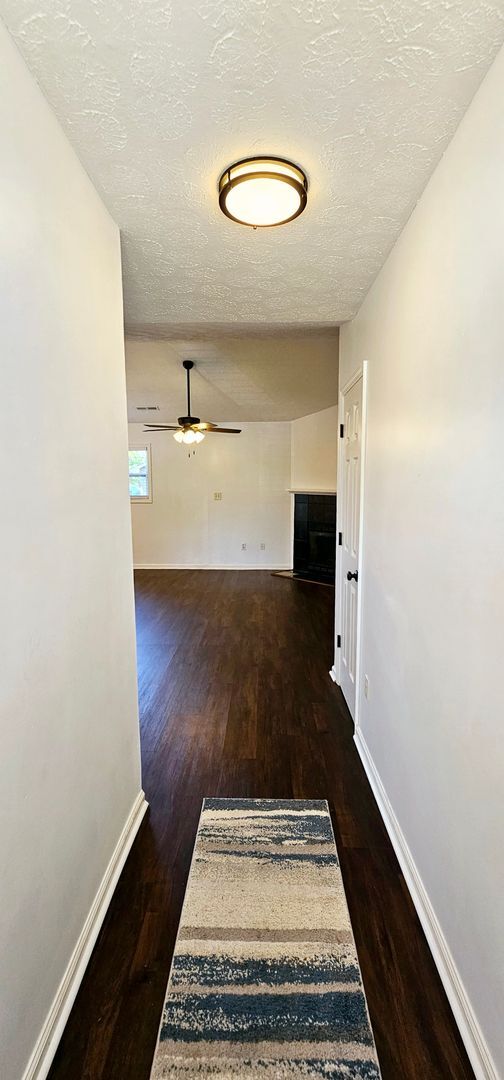 Building Photo - No HOA! Peaceful Cul-de-Sac Living with Ou...