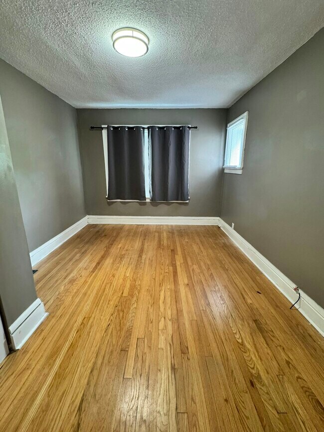 Building Photo - 1406 Woodland Dr