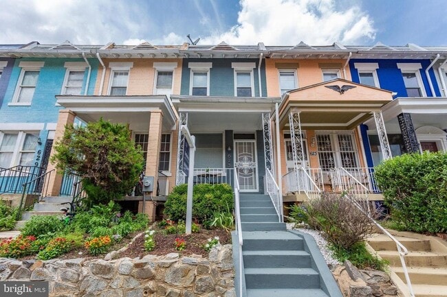 Primary Photo - Gorgeous Renovated Rowhome | Walk to Colum...