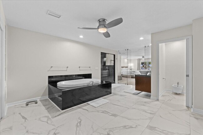 Building Photo - 3824 Gaines Dr