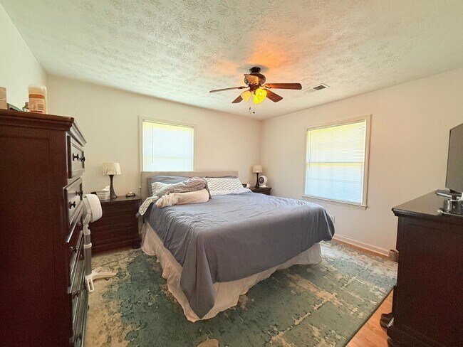 Building Photo - 3 bed ranch home