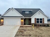 Building Photo - 303 Pennington Ave